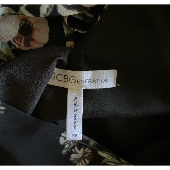 BCBGeneration Womens Size XS Long Sleeve Pleated V Neck Tunic Shift Mini Dress - Picture 11 of 11